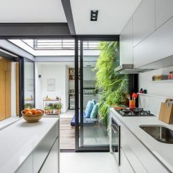 Cozinha integrada com espaço externo moderno